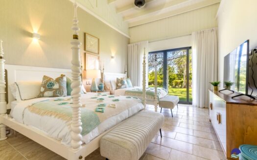 Modern villa centrally located – ref. 2341