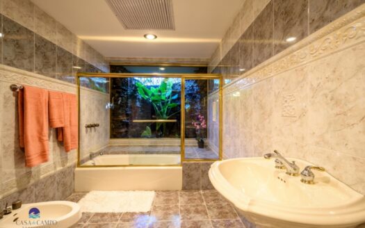 Classic expansive villa – ref. 2042