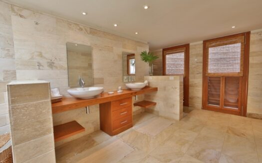 Large home with great rental income – ref.2251