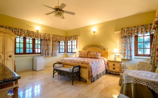 Classic expansive villa – ref. 2042