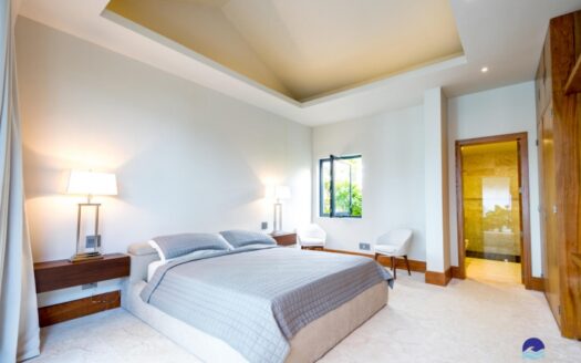 Unique waterfront home – ref. 2060