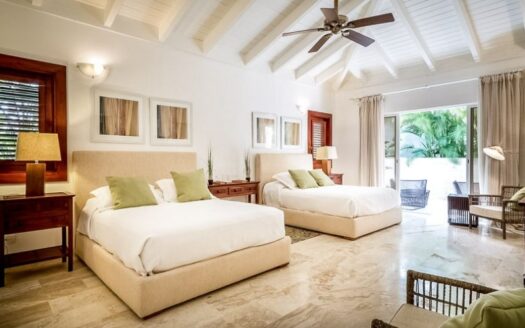 Modern property walking distance to the beach – ref. 2141