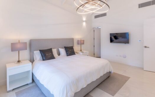 Enclosed unique villa with seaview – ref. 2460