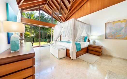 Brand new villa with golf and seaview – ref. 2363