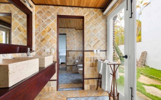 10 steps from your home to your boat – ref. 2142