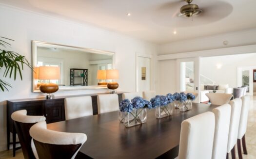 Modern property walking distance to the beach – ref. 2141