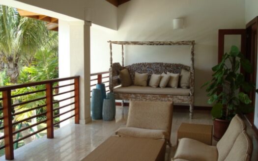 Modern property walking distance to the beach – ref. 2141