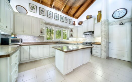 East oriented luxury villa – ref. 2258