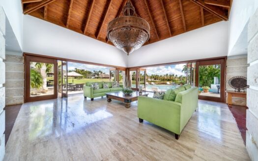 East oriented luxury villa – ref. 2258