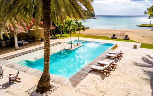 Unique beachfront property – ref. 2061